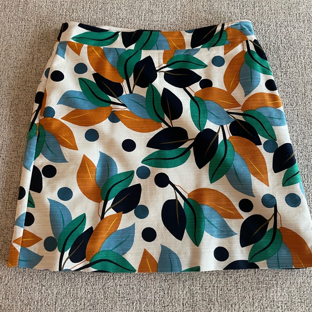 Ann Taylor Factory Cream Mini Skirt with Green, Teal, Navy & Mustard Leaf Print